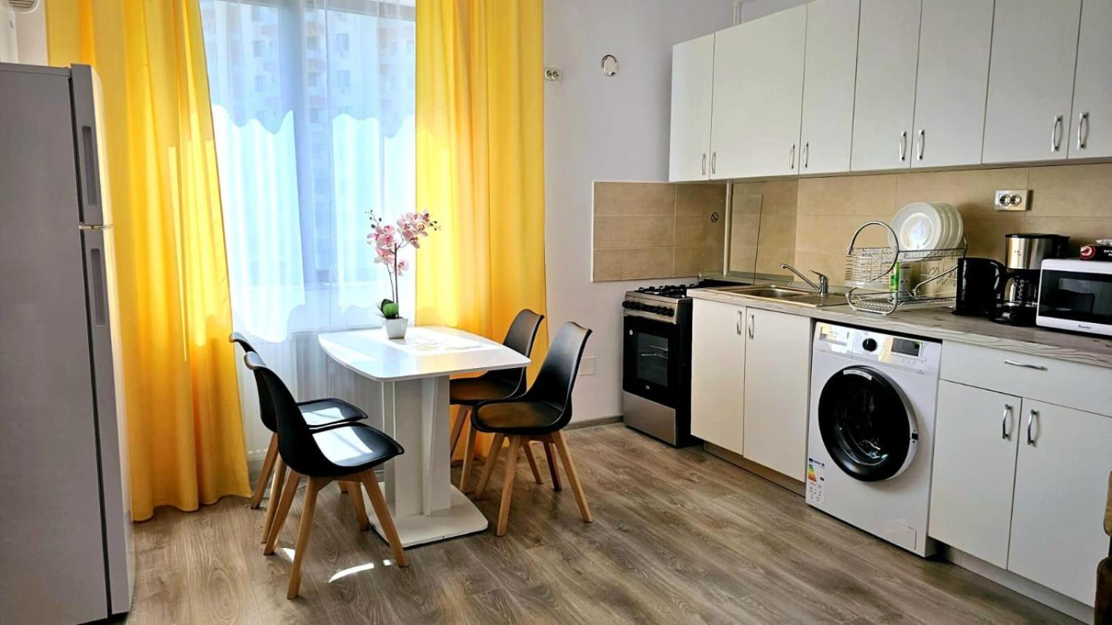 Evelyn Modern Apartment Near Palas Яссы Экстерьер фото